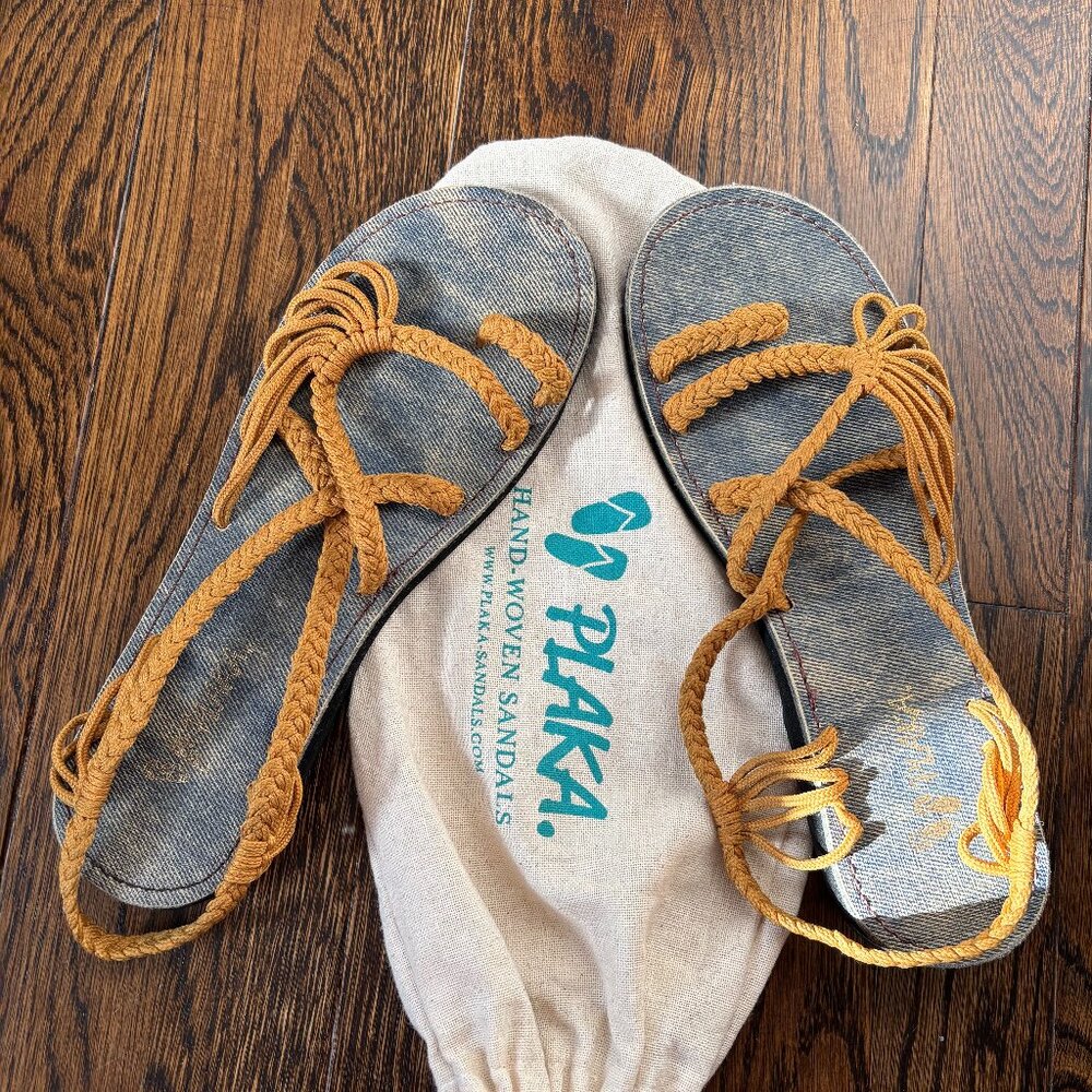 Plaka Palm Leaf Flat Women's Sandals | Sand-Yellow SZ 9